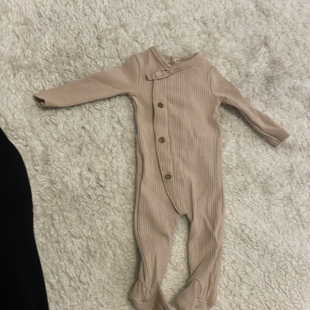 Mema knit’s beige unisex footie